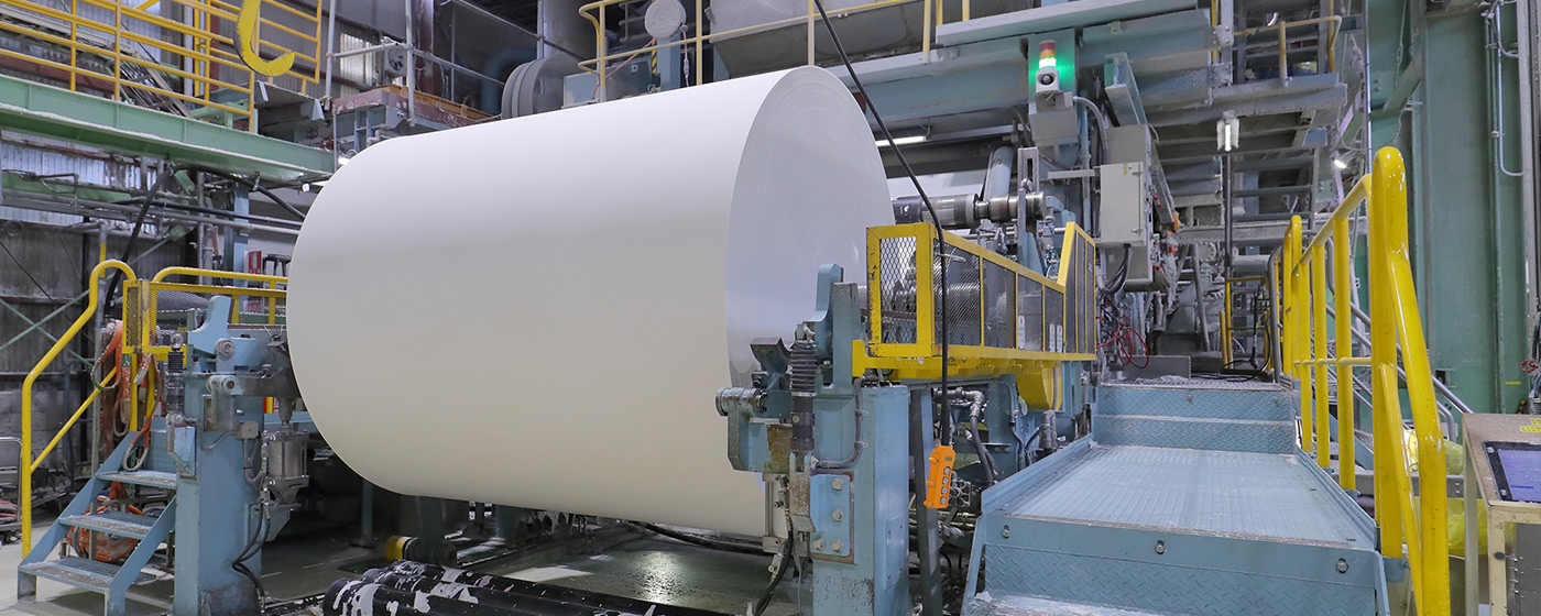 乾燥させ巻き取ります