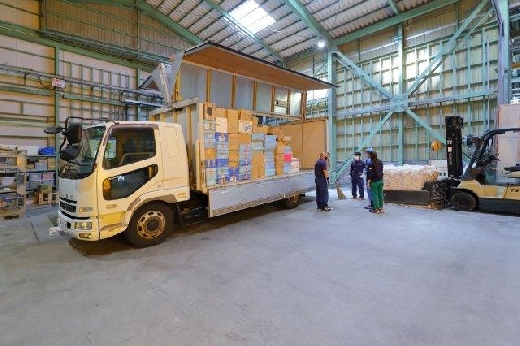 トラックはそのまま鶴見製紙本社川口へ直行